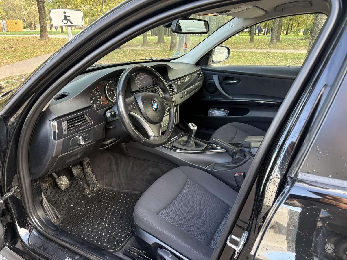 BMW 318 2010 — двигун 1995 cm³, 143 HP (105kW)