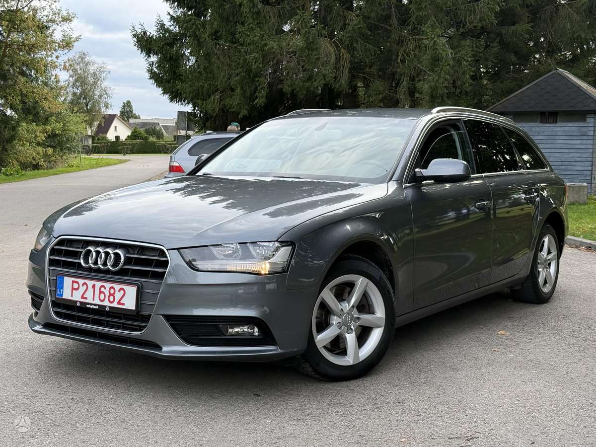 Audi A4 2015 — вигляд ззаду