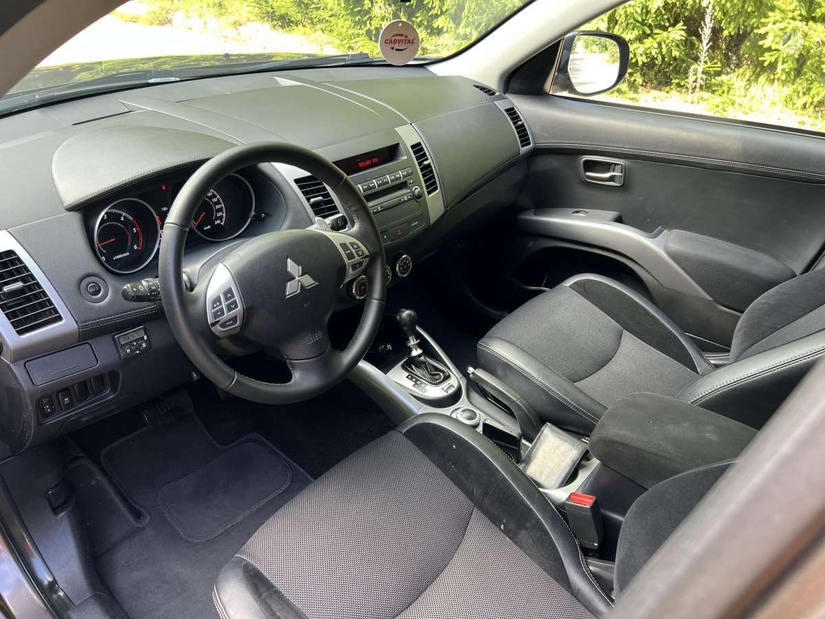 Mitsubishi Outlander 2012 — photo 12