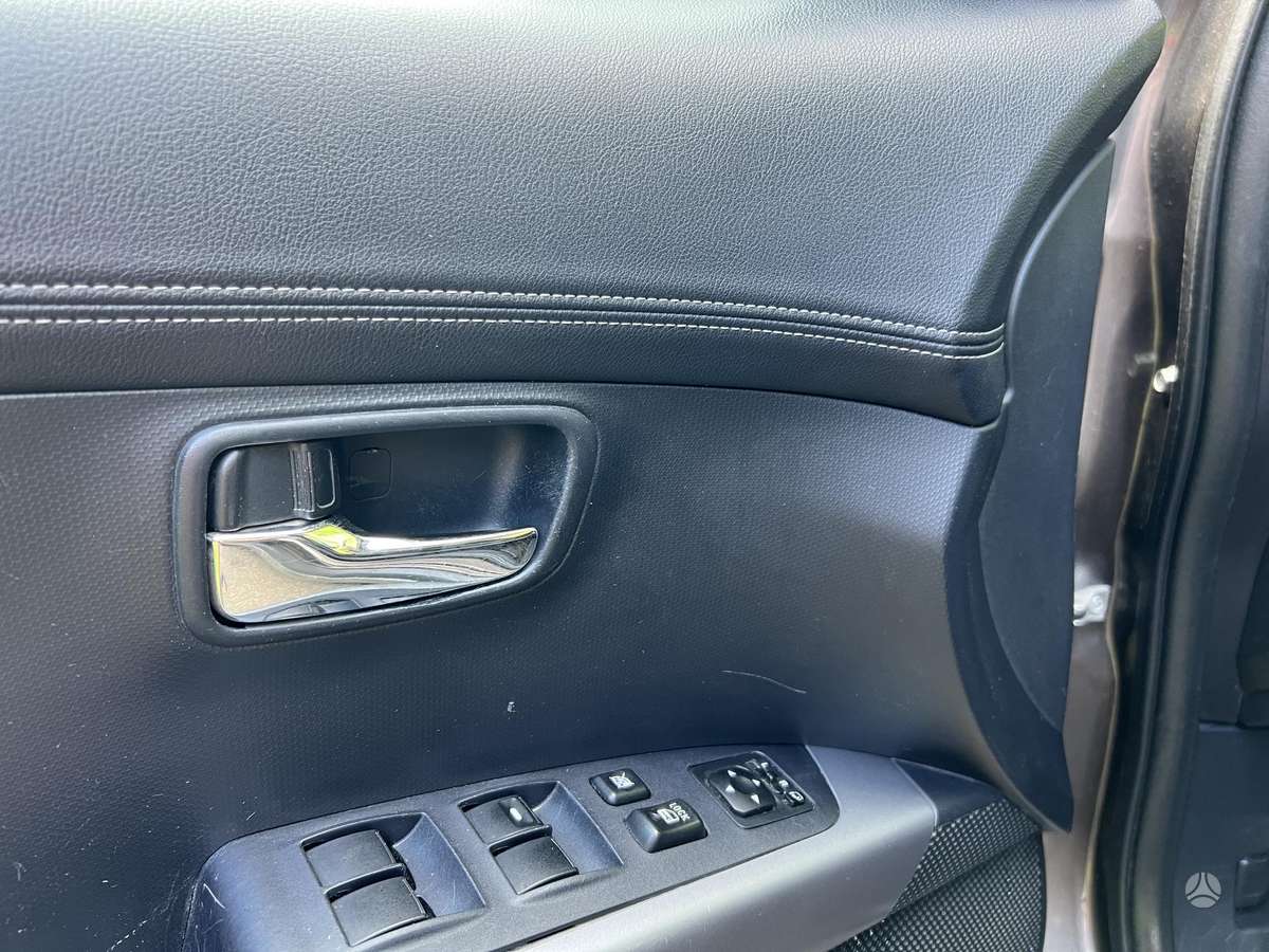 Mitsubishi Outlander 2012 — photo 13