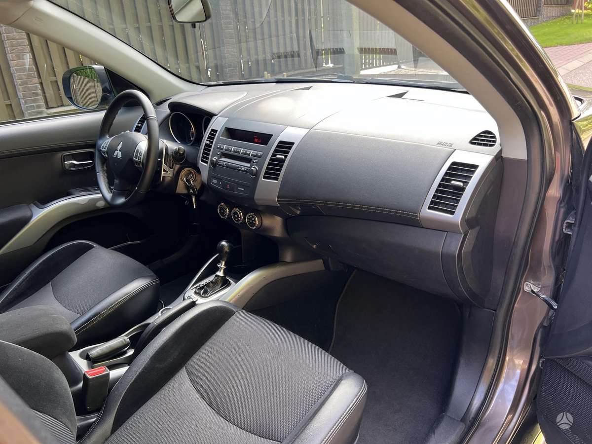 Mitsubishi Outlander 2012 — photo 15