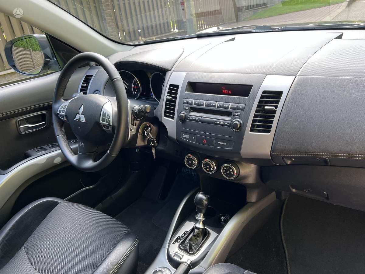 Mitsubishi Outlander 2012 — photo 16