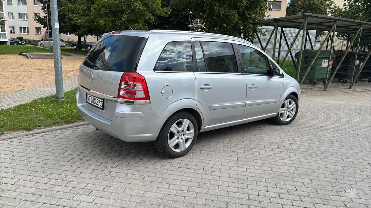 Opel Zafira 2008 — interior