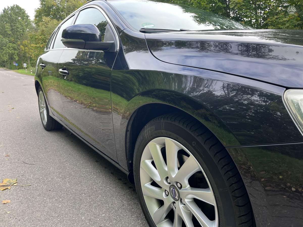 Volvo V60 2014 — photo 16