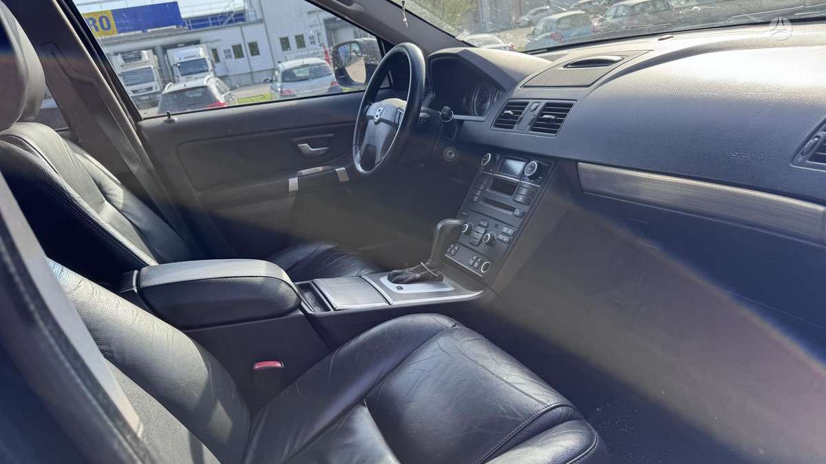 Volvo XC90 2010 — photo 5