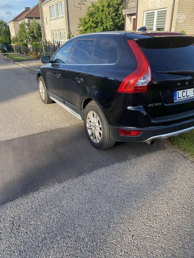 Volvo XC60 2009 — interior