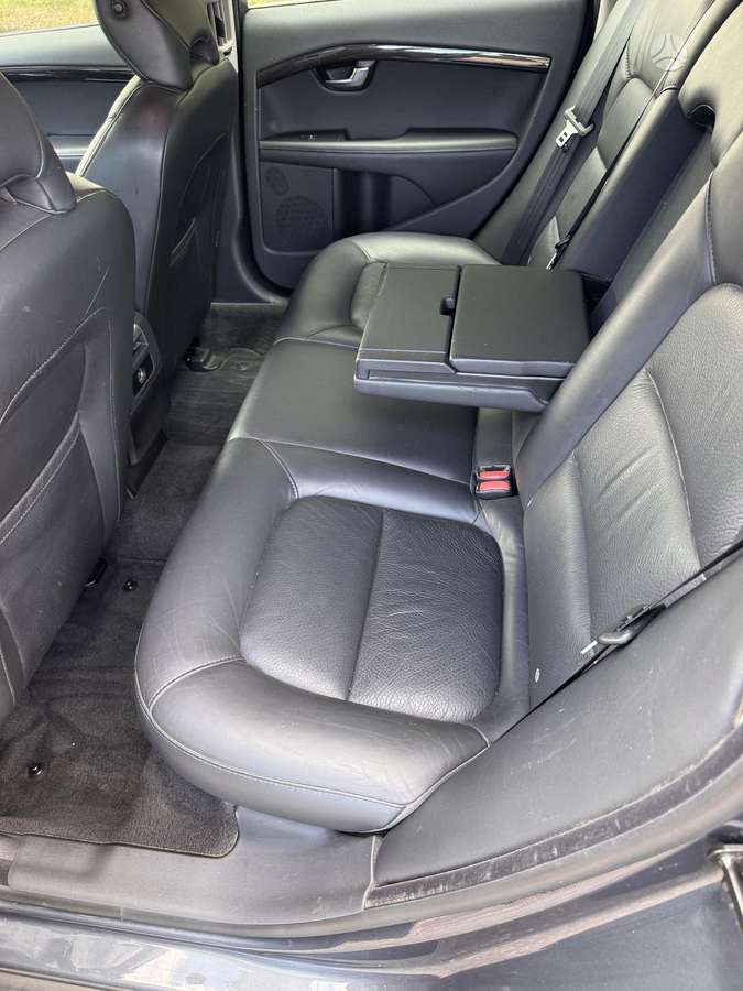 Volvo V70 2010 — photo 13
