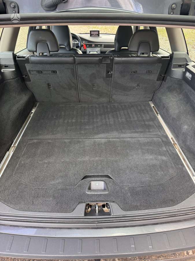 Volvo V70 2010 — photo 14