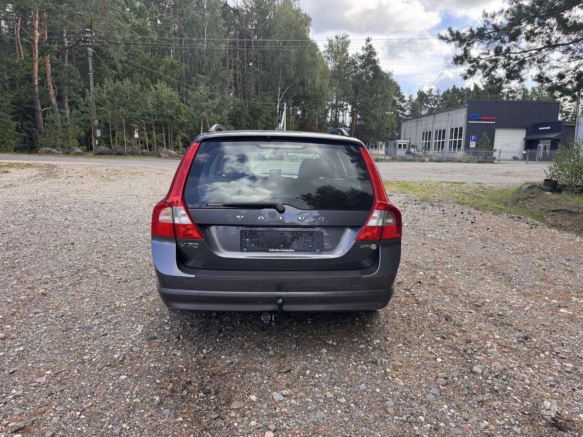 Volvo V70 2010 — photo 6