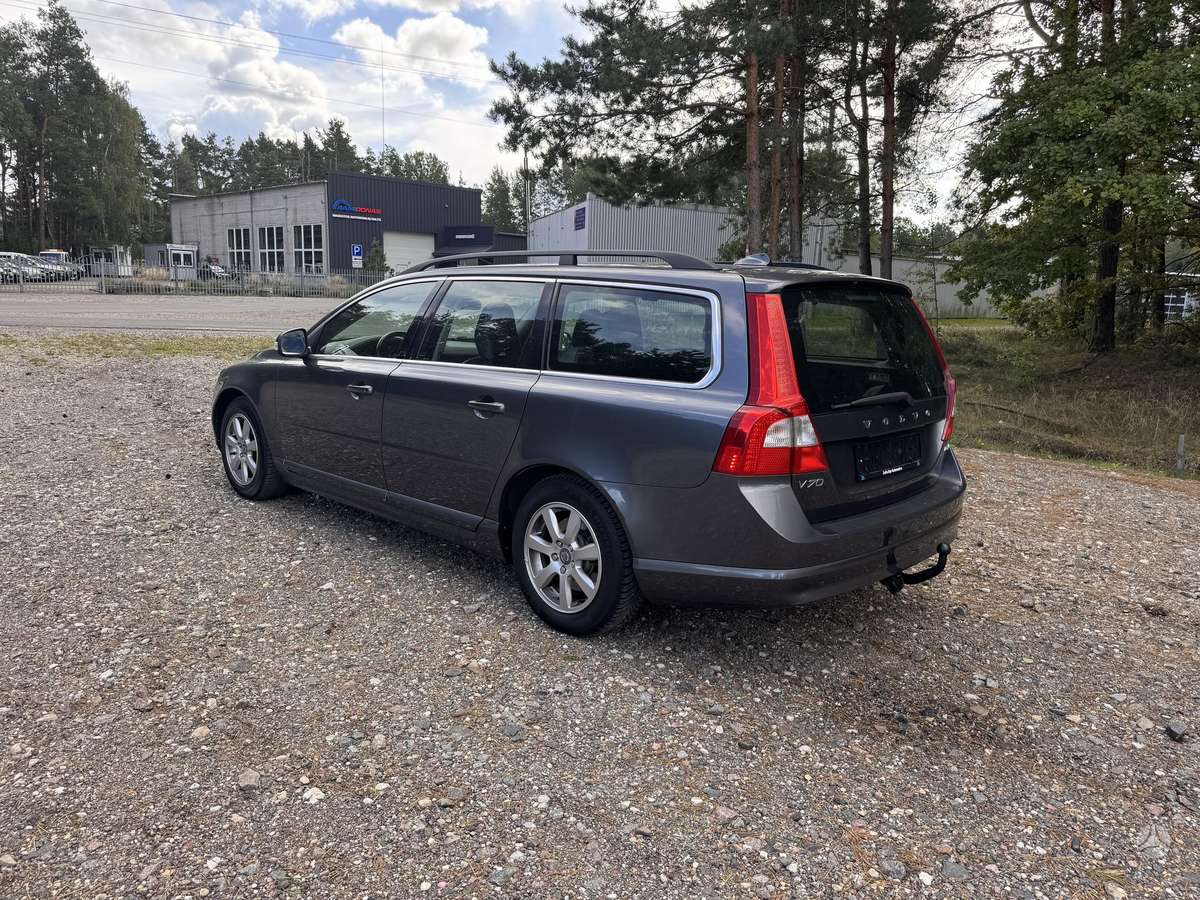 Volvo V70 2010 — photo 7