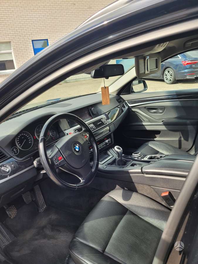 BMW 520 2011 — photo 8