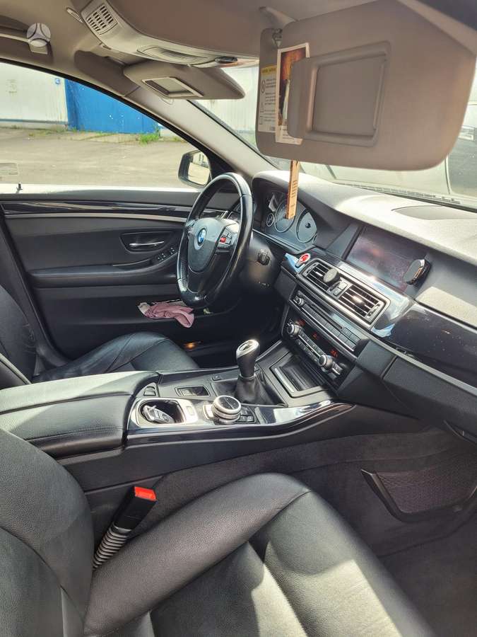 BMW 520 2011 — photo 9