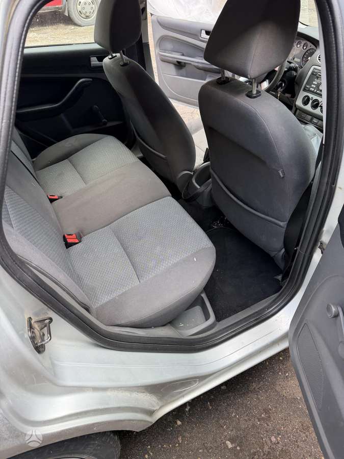 Ford Focus 2007 — photo 11