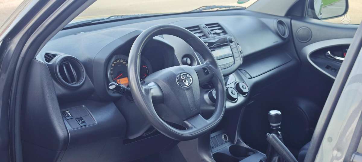 Toyota RAV4 2013 — фото 10