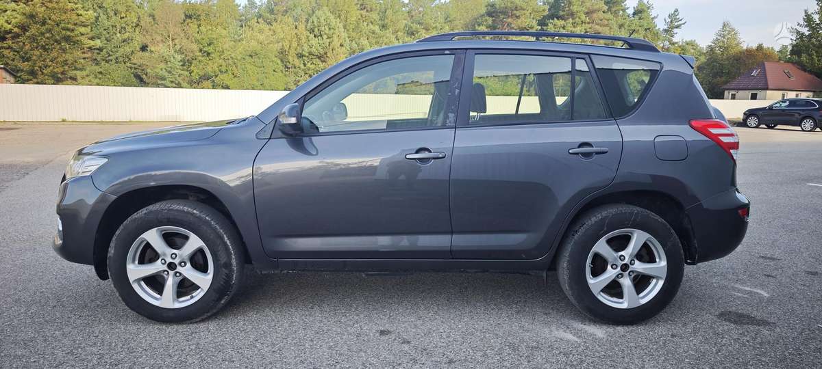 Toyota RAV4 2013 — вигляд ззаду