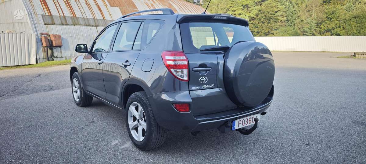 Toyota RAV4 2013 — салон