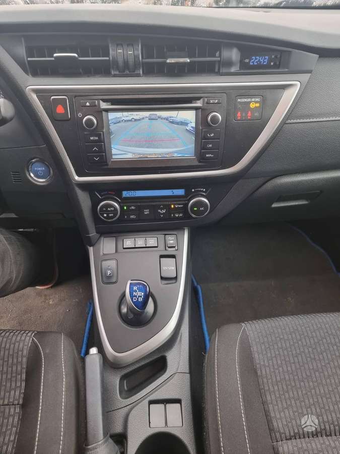 Toyota Auris 2015 — photo 13