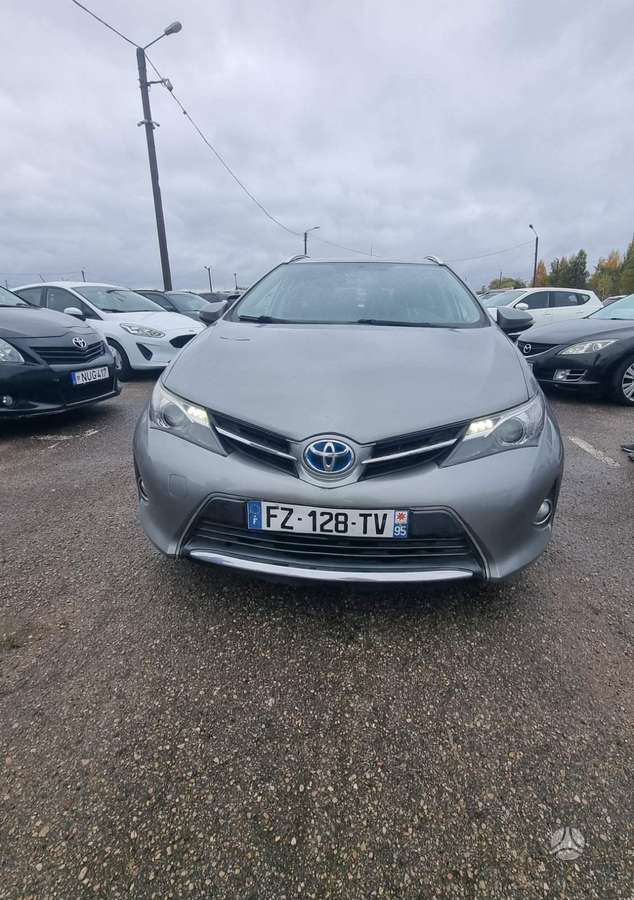 Toyota Auris 2015 — rear view