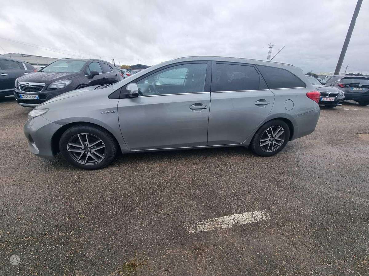 Toyota Auris 2015 — interior