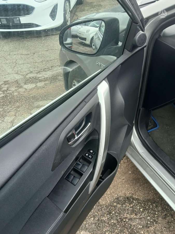 Toyota Auris 2015 — photo 9