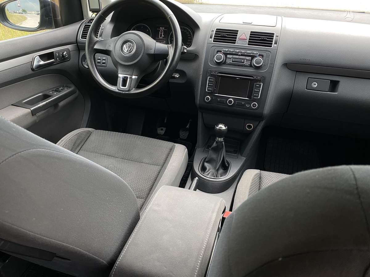 Volkswagen Touran 2010 — photo 10