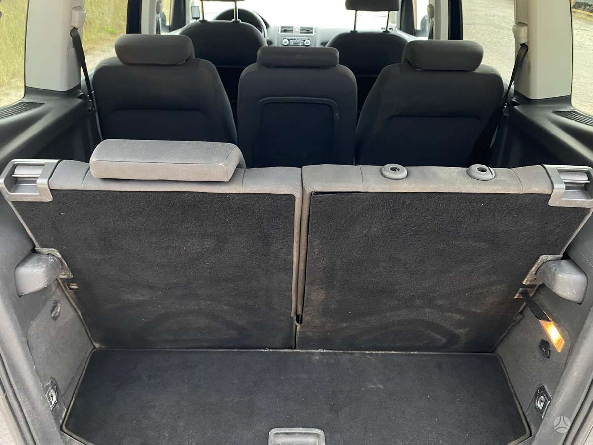 Volkswagen Touran 2010 — photo 12
