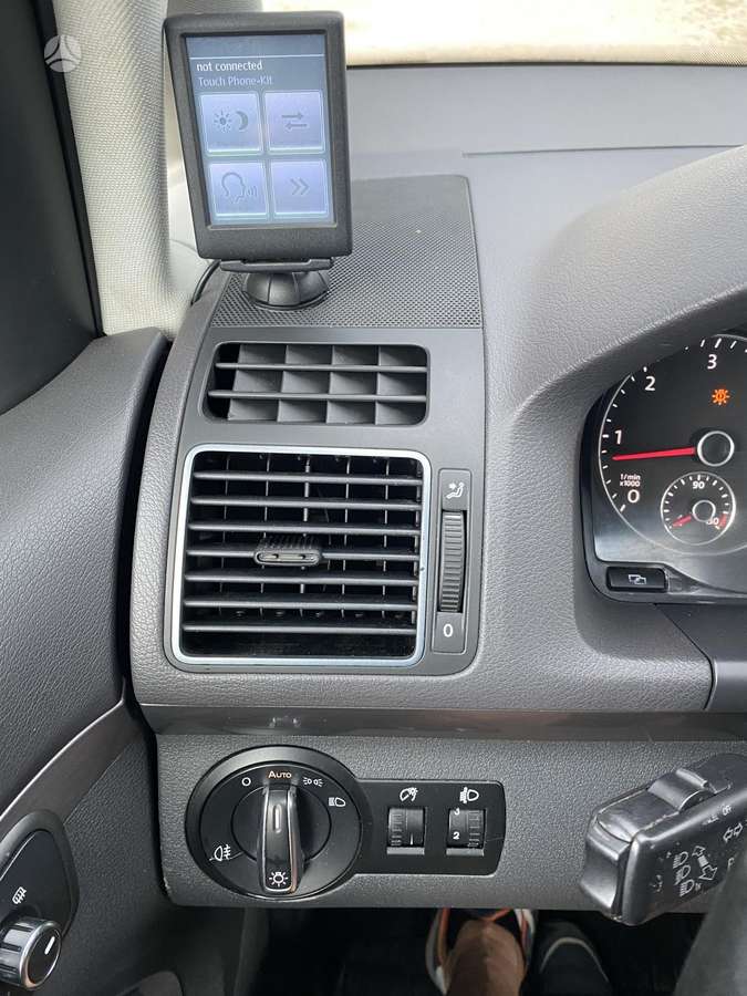 Volkswagen Touran 2010 — photo 14