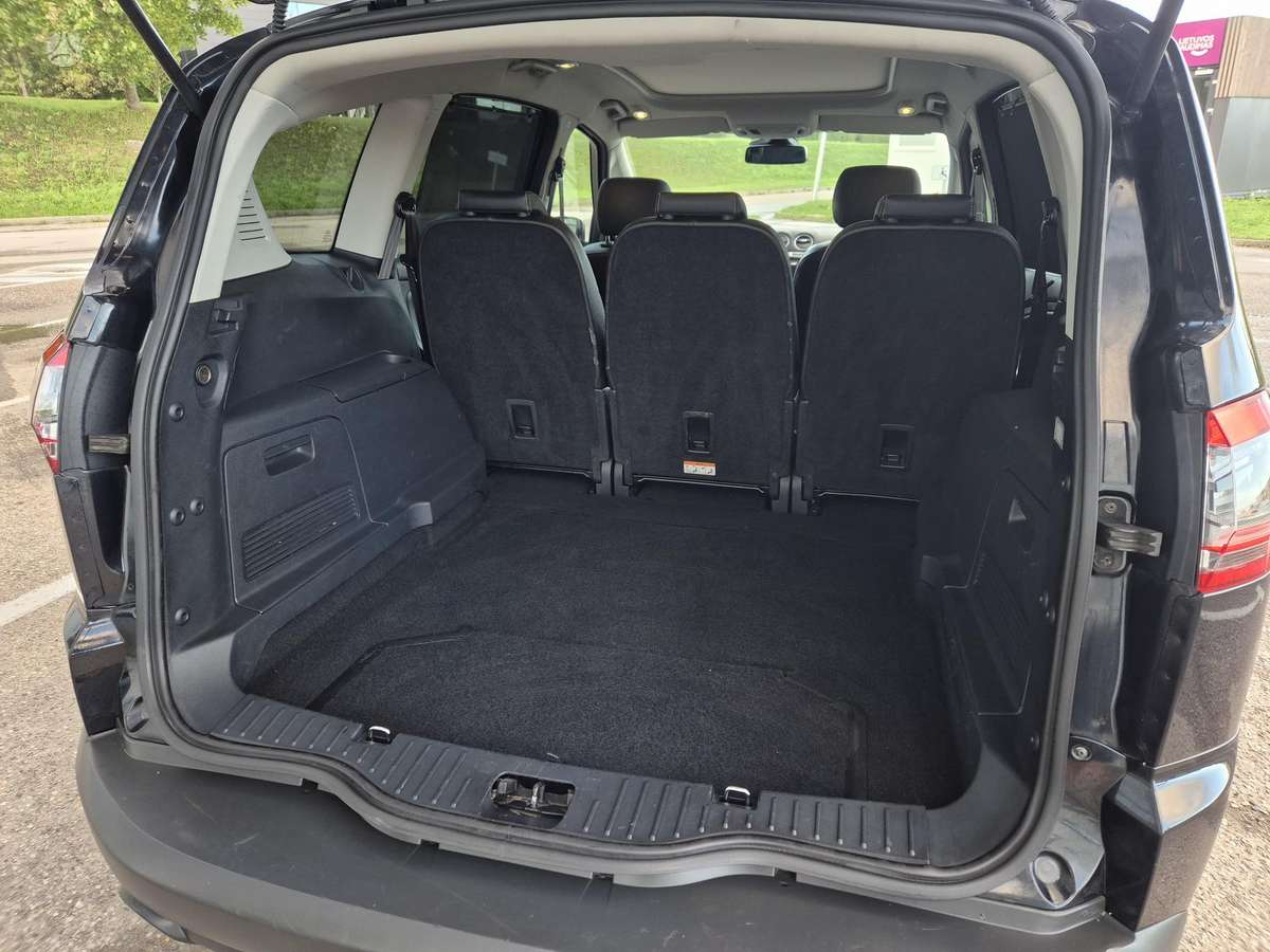 Ford S-MAX 2011 — photo 16
