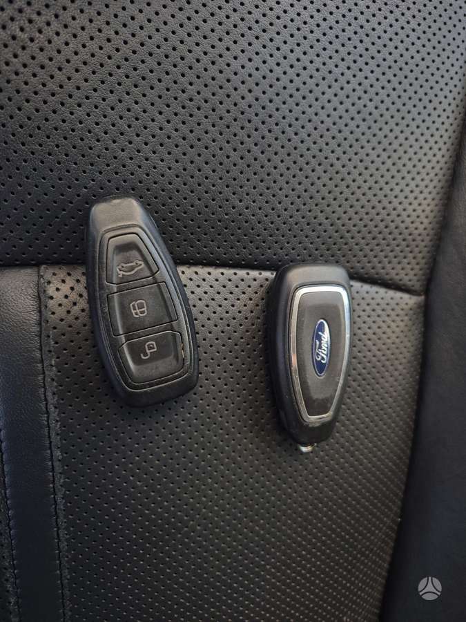 Ford S-MAX 2011 — photo 35