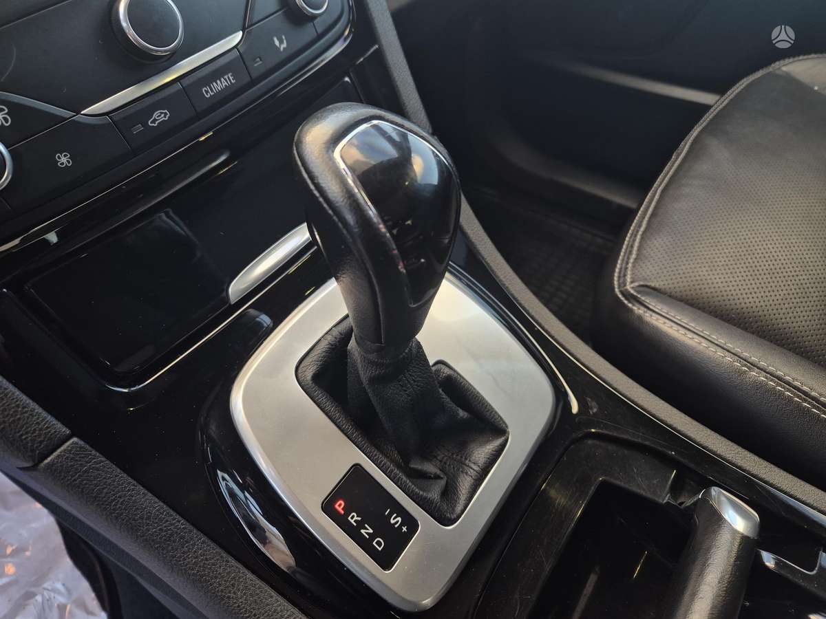 Ford S-MAX 2011 — photo 36