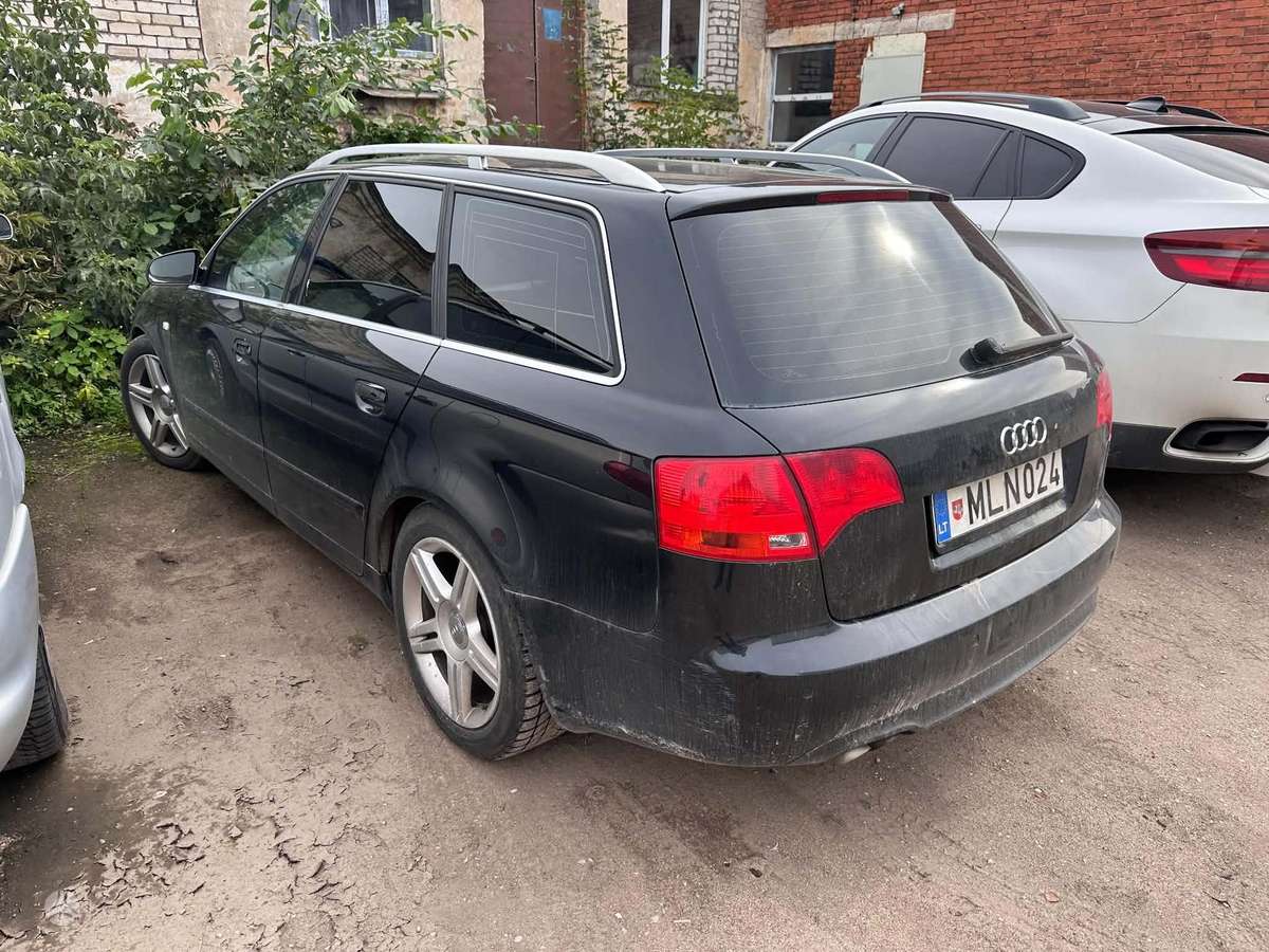 Audi A4 2008 — салон