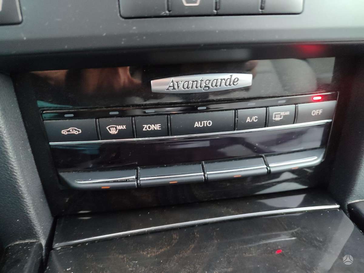 Mercedes-Benz E350 2010 — photo 10