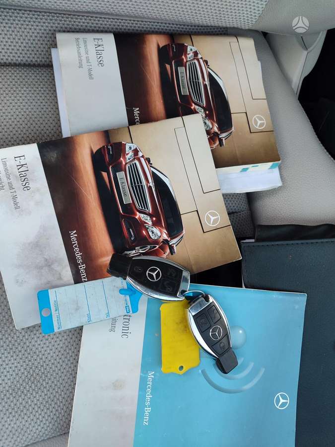 Mercedes-Benz E350 2010 — photo 11