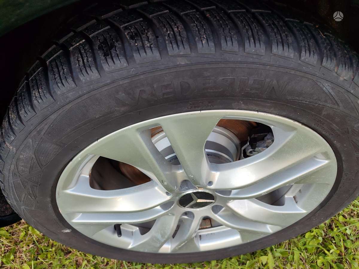 Mercedes-Benz E350 2010 — photo 12