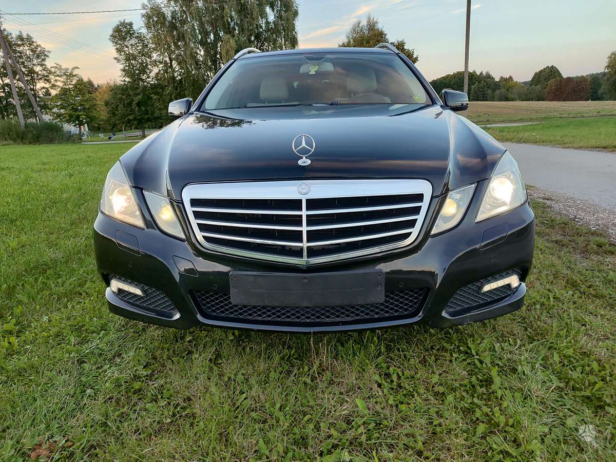 Mercedes-Benz E350 2010 — interior