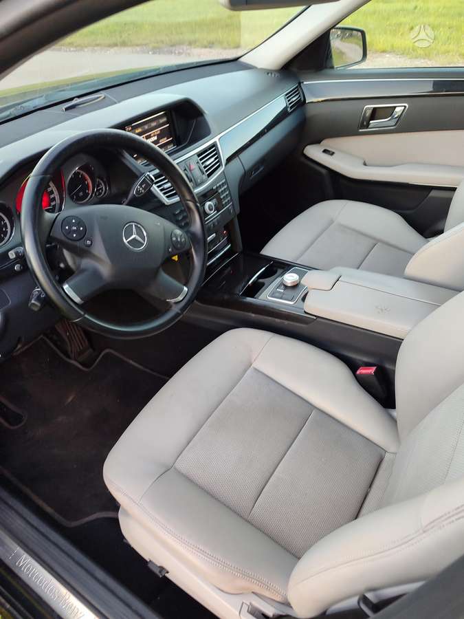 Mercedes-Benz E350 2010 — photo 7