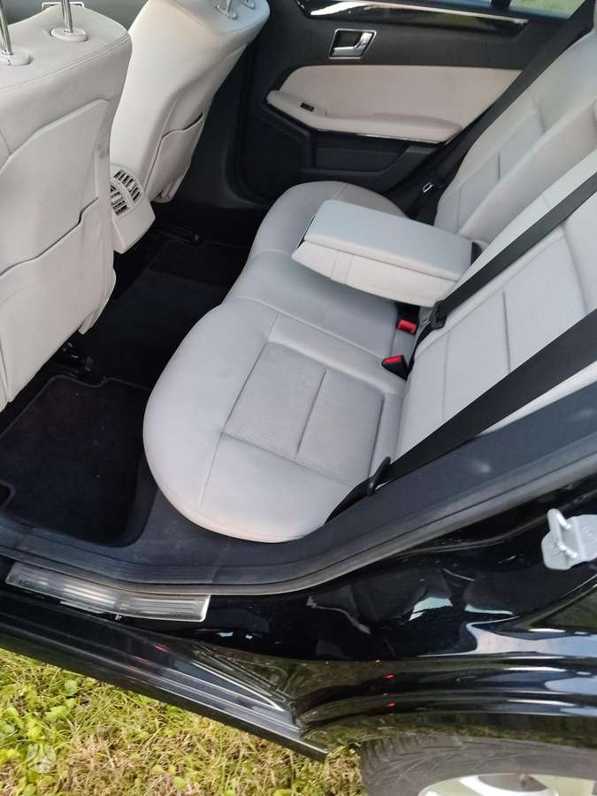 Mercedes-Benz E350 2010 — photo 8