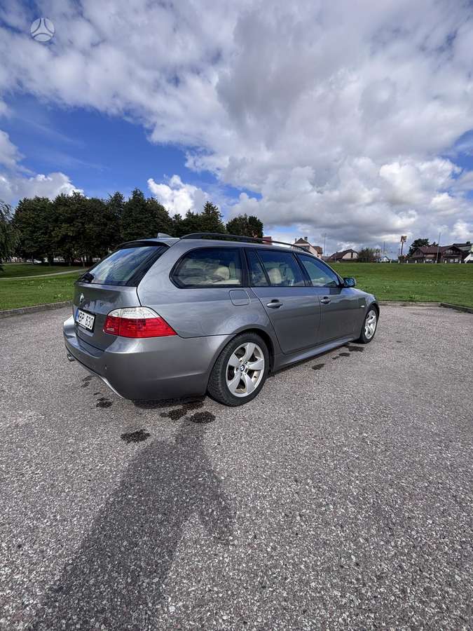 BMW 530 2007 — салон