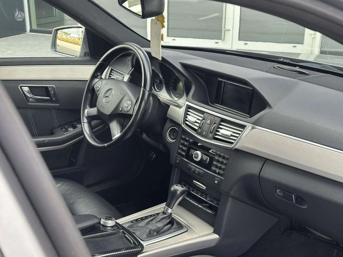 Mercedes-Benz E250 2010 — photo 12