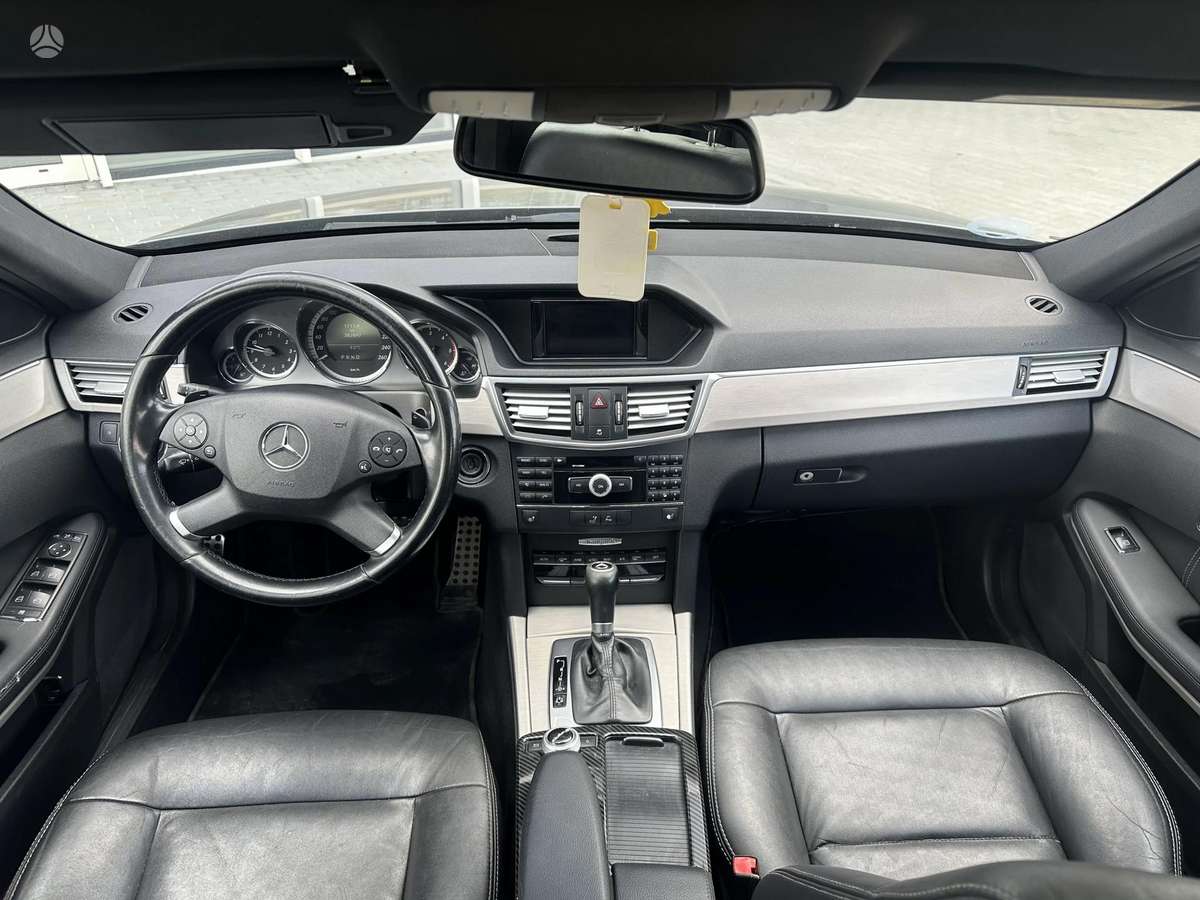 Mercedes-Benz E250 2010 — photo 13