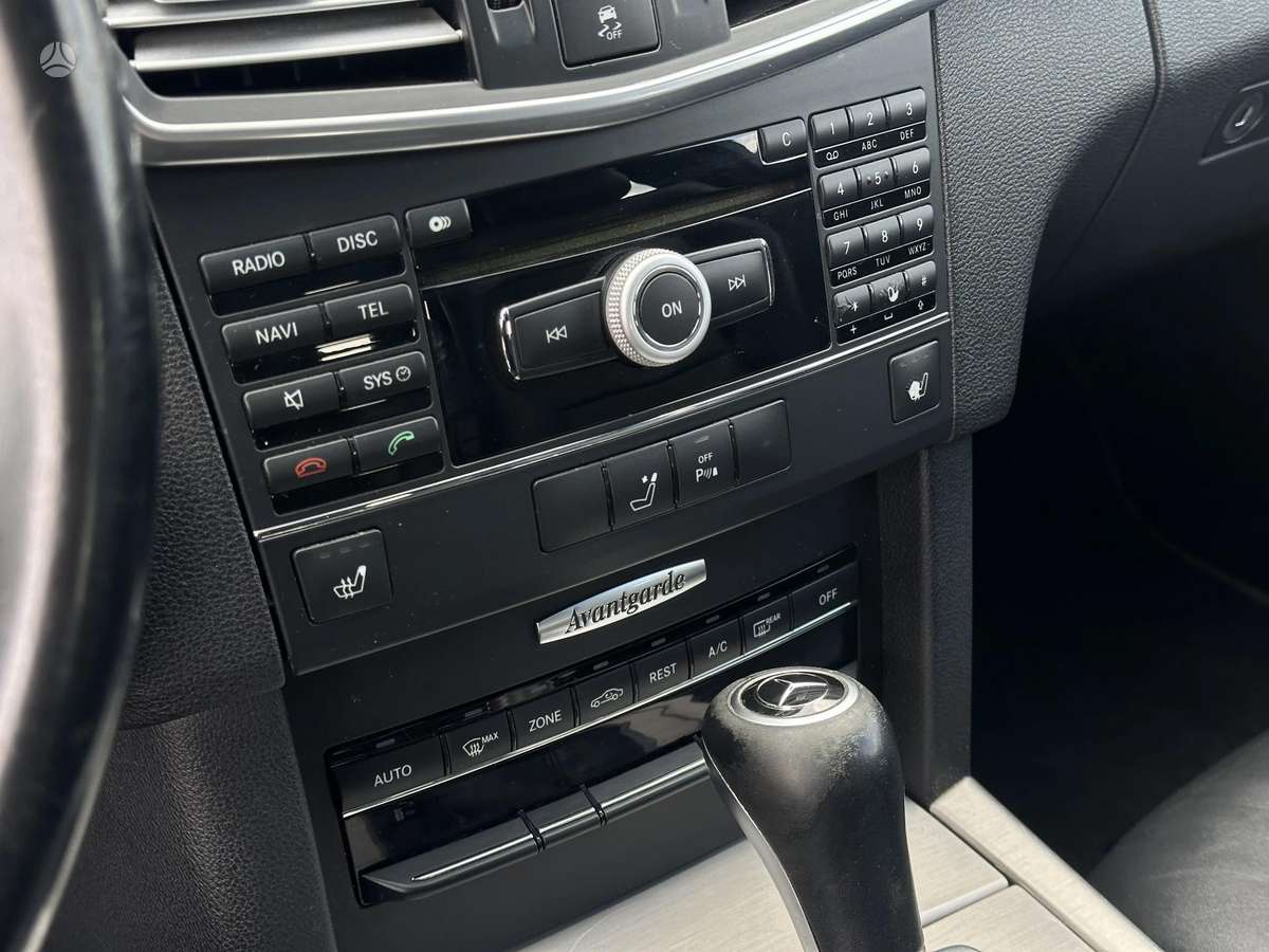 Mercedes-Benz E250 2010 — photo 15