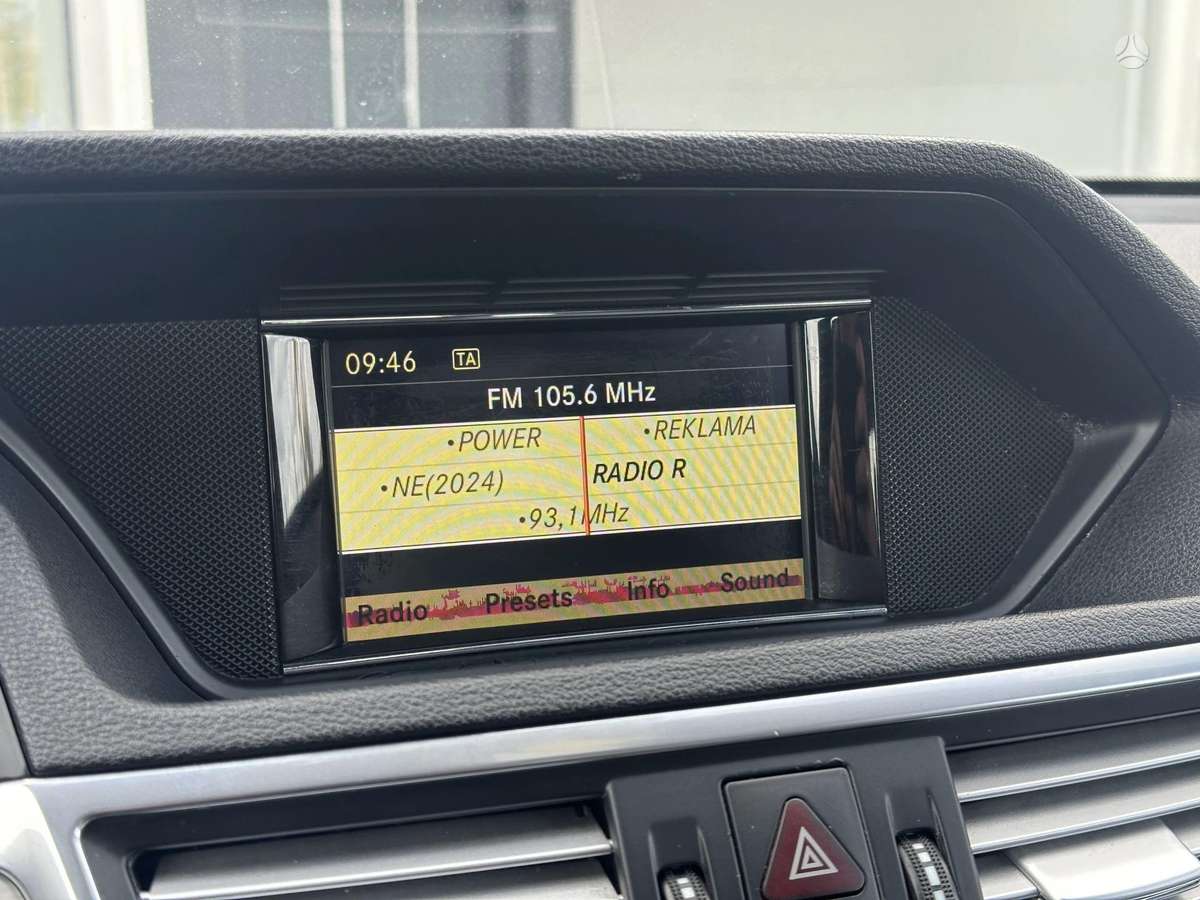 Mercedes-Benz E250 2010 — photo 16