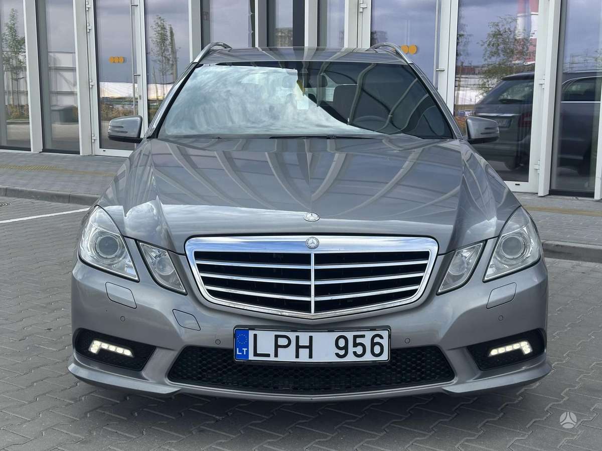 Mercedes-Benz E250 2010 — rear view