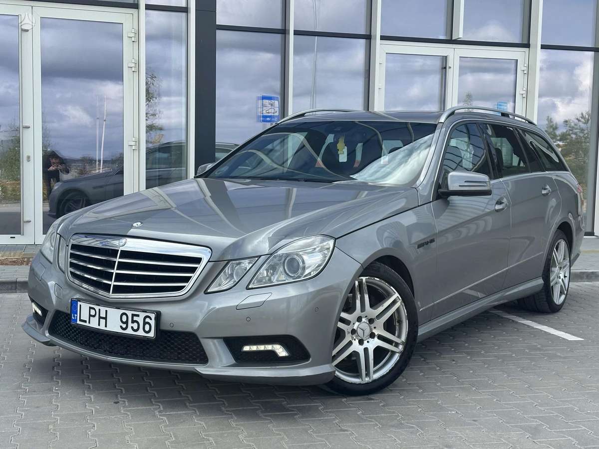 Mercedes-Benz E250 2010 — interior
