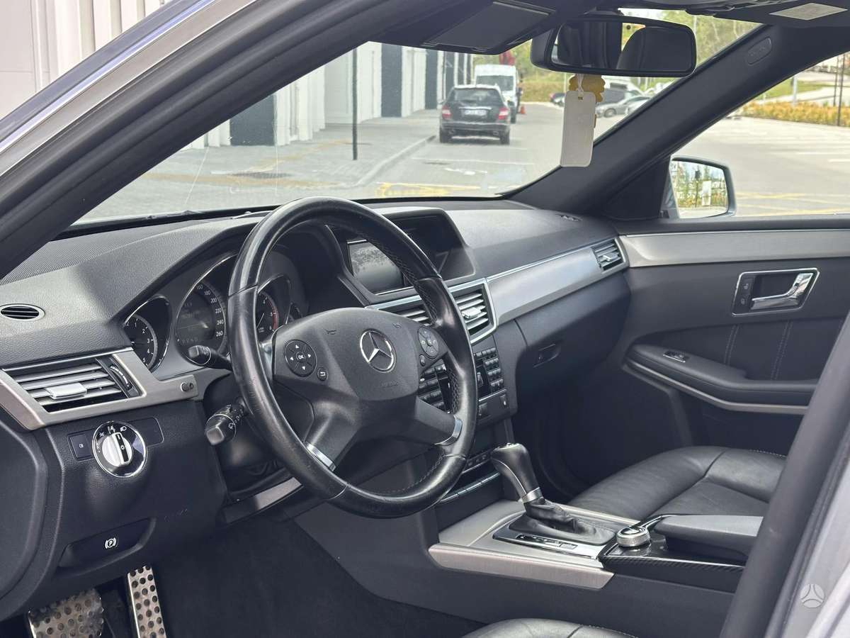Mercedes-Benz E250 2010 — photo 7