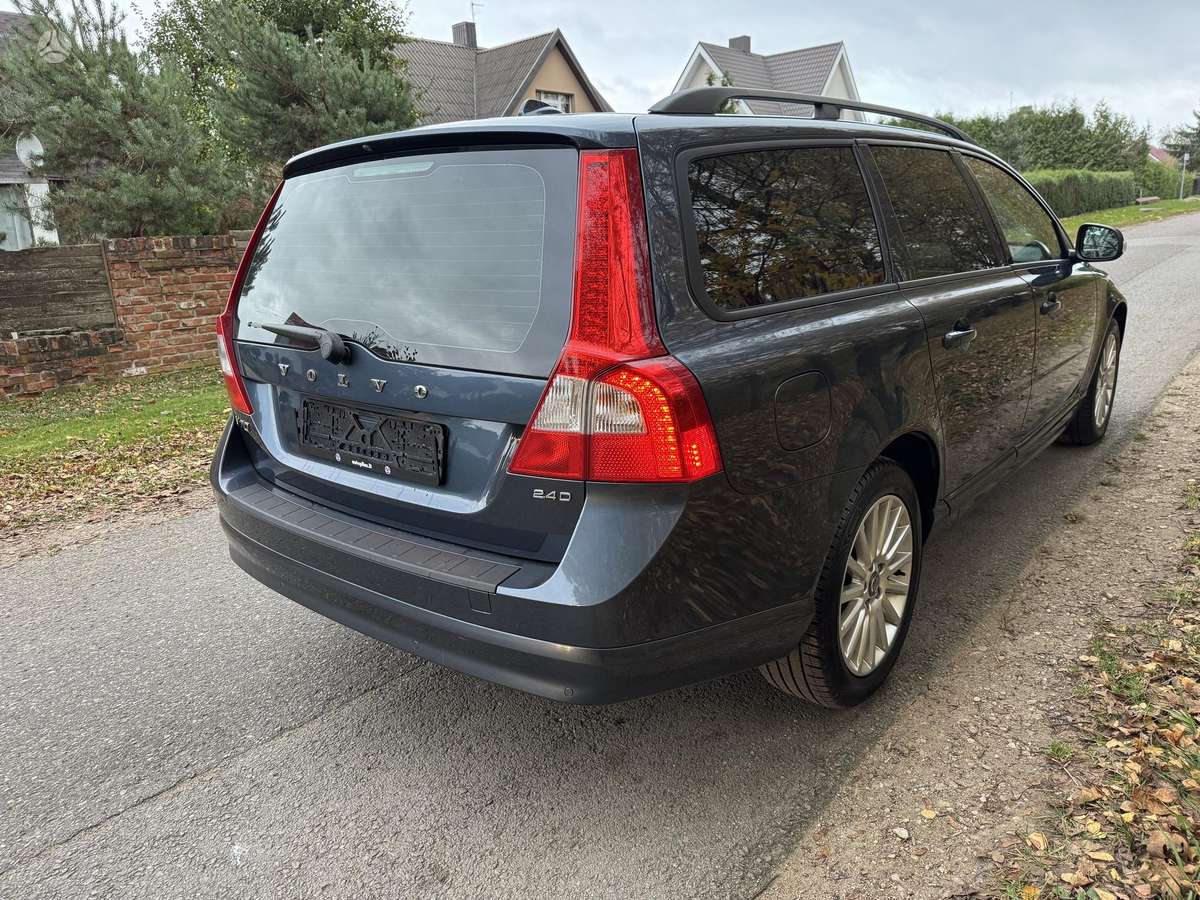 Volvo V70 2008 — photo 11