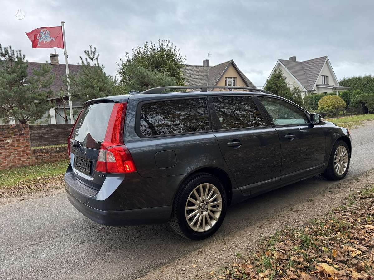 Volvo V70 2008 — photo 12