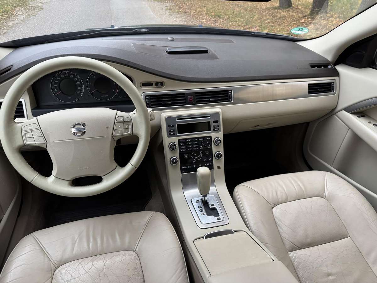 Volvo V70 2008 — photo 16