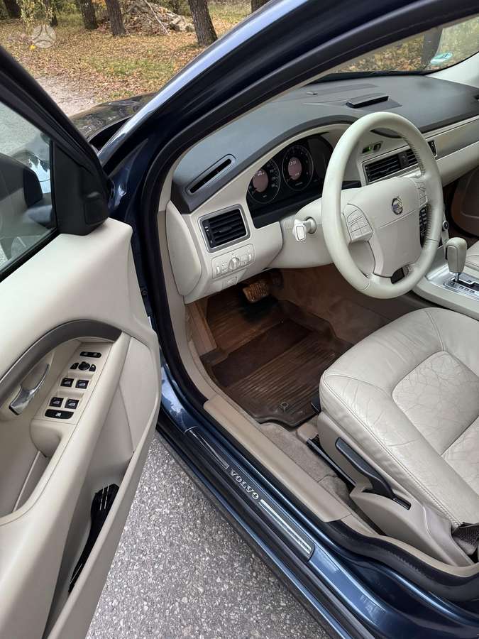 Volvo V70 2008 — photo 21