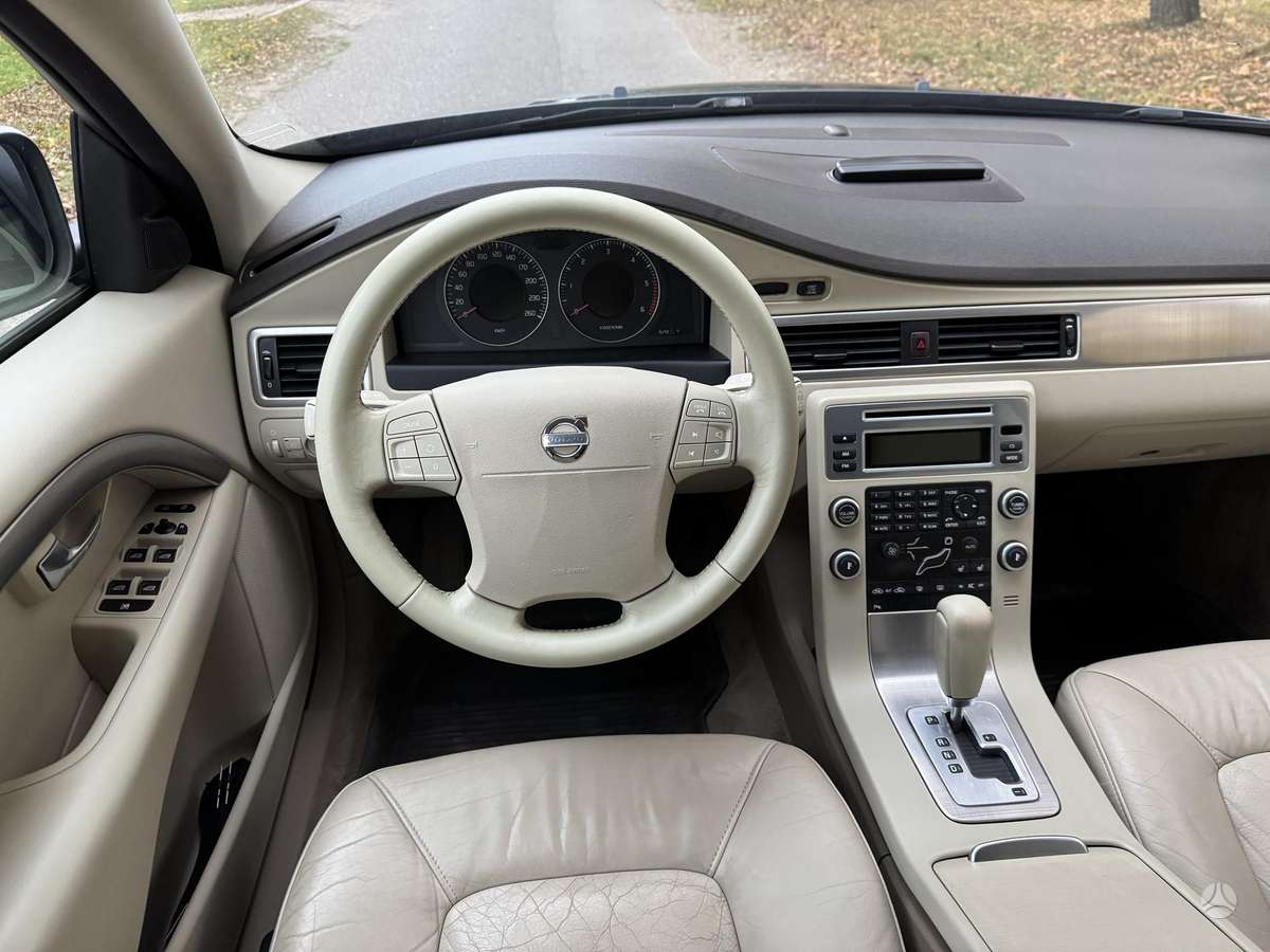 Volvo V70 2008 — photo 22
